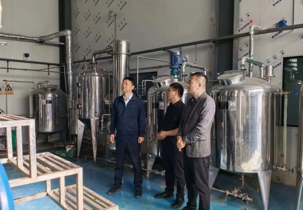 竖岗镇新任镇长冯志军深入河南牧一调研2